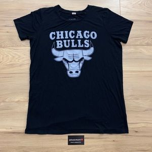 ▪️▫️Chicago Bulls Logo Tee (Sz L)